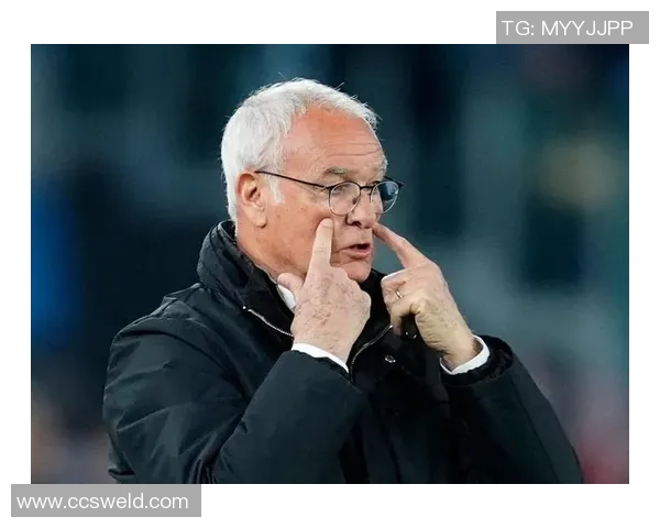 意甲赛场感人时刻37岁小法与73岁拉涅利深情拥抱展现真挚友谊